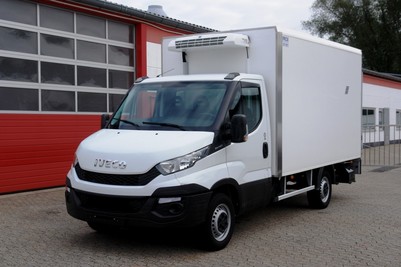 Iveco Daily 35S13 hűtős furgon 3,65m Thermoking V300MAX Emelőhátfal EURO5