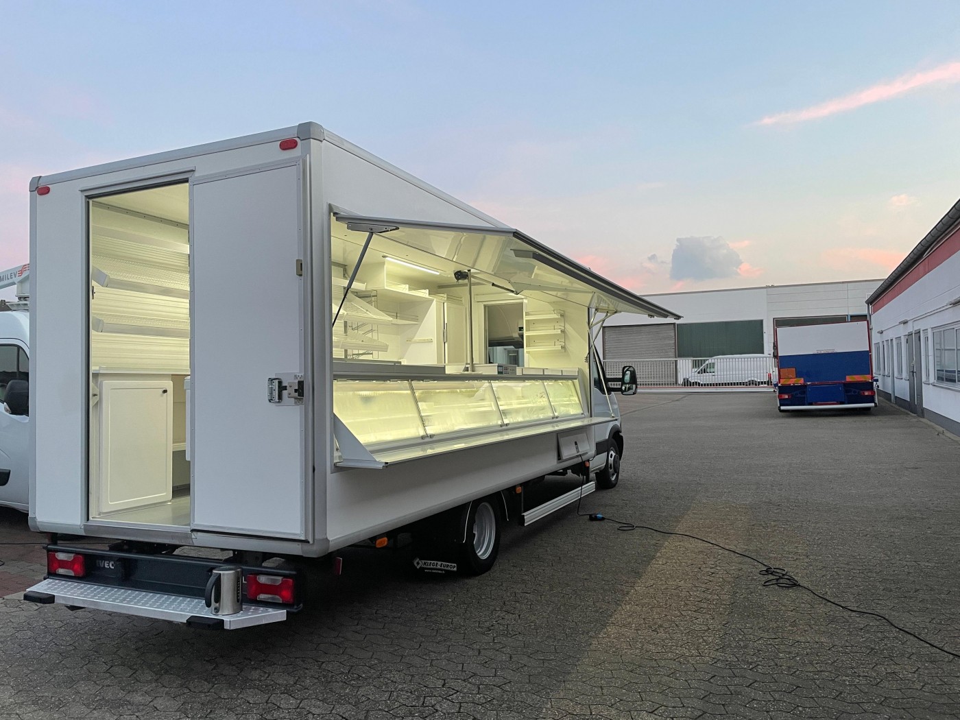  - Iveco Daily 50C15 Тонар (Киоск / ларек на колесах) с морозильными камерами / автомобиль для продажи / длинна 5м / TÜV!
