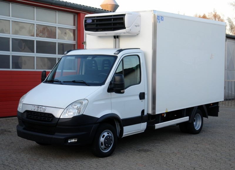 Iveco Daily 35C15 Samochód dostawczy chłodnia 3,70m Carrier Xarios 600Mt drzwi boczne EURO5 