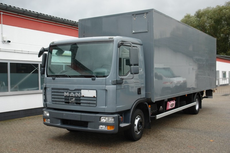 MAN - TGL 12.180 camion furgon 7,40m Lift hidraulic 1,5t Ușă laterală