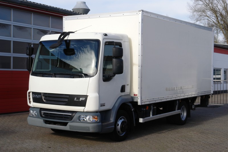 DAF - LF 45.160 camion furgon 5,30m Ușă laterală Lift hidraulic 1500kg EURO5