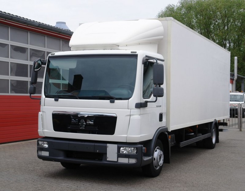 MAN - TGL 10.180 Kamion furgon 7,0m Ručni mjenjač Klima uređaj Hidraulična rampa