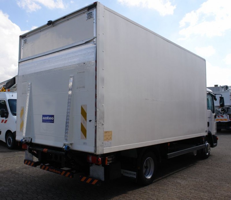 MAN TGL 7.150 Camion furgone 5,0m Trasmissione automatica Sponda idraulica EURO 5 Solo 49619km!