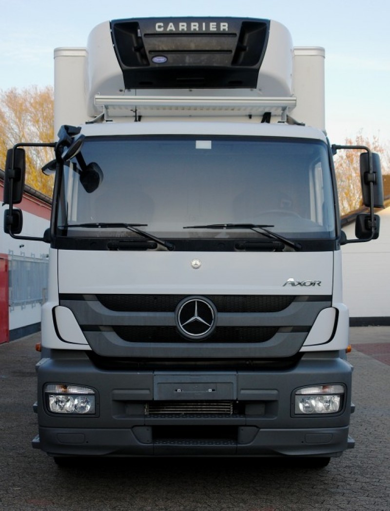 Mercedes-Benz Axor 1829 NL camion frigo 8,70m Carrier Supra 950 Sponda idraulica EURO5 