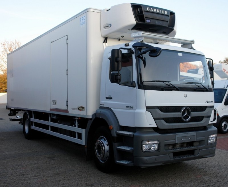 Mercedes-Benz Axor 1829 NL samochód ciężarowy chłodnia 8,70m Carrier Supra 950 Winda załadowcza EURO5 