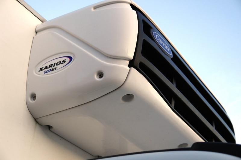 Iveco Daily 35C15 Samochód dostawczy chłodnia 3,70m Carrier Xarios 600Mt drzwi boczne EURO5 