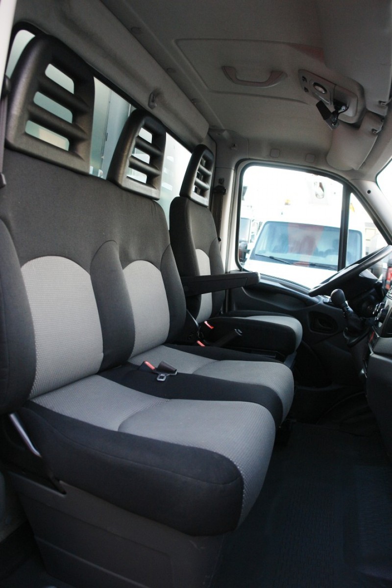 Iveco Daily 35C15 minibus hladnjača 3,70m Carrier Xarios 600Mt bočna vrata EURO5 