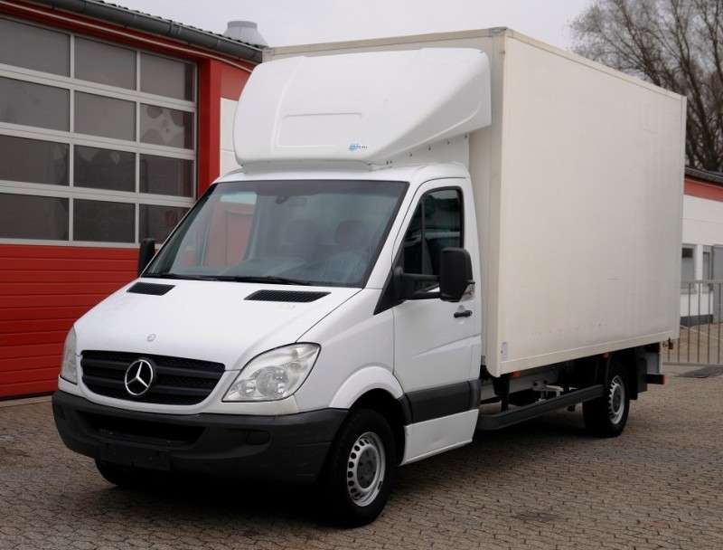 Mercedes-Benz - Sprinter 313 camión furgón 4,20m Puerta lateral Trampilla elevadora 1500kg EURO5