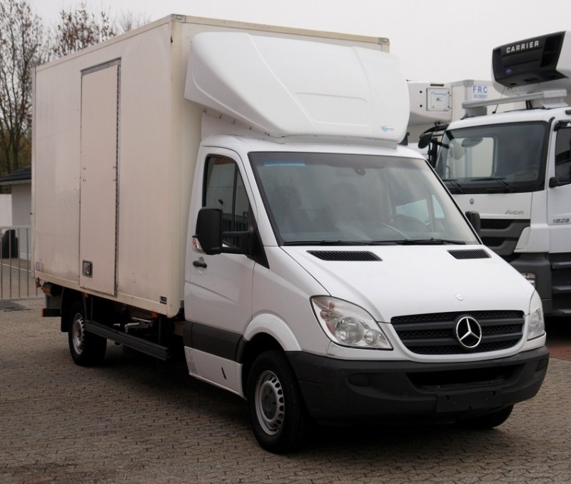 Mercedes-Benz Sprinter 313 camión furgón 4,20m Puerta lateral Trampilla elevadora 1500kg EURO5