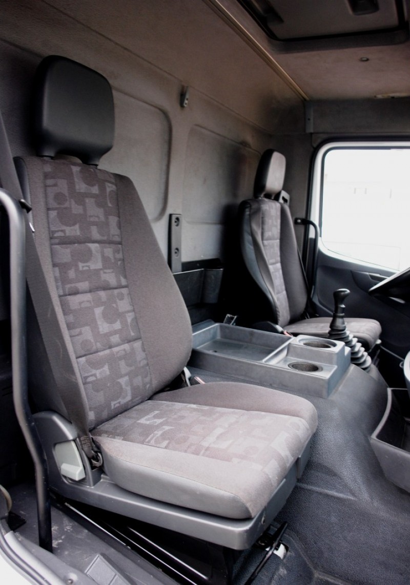 Mercedes-Benz Axor 1829 NL camion frigo 8,70m Frigoblock Sponda idraulica 2000kg