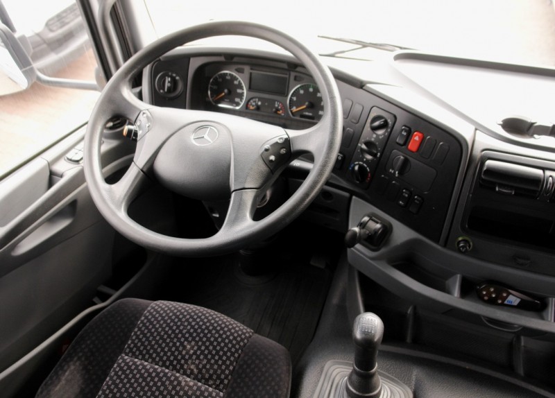 Mercedes-Benz Axor 2533L Camion telaio BDF incerata Edscha 9,10m Condizionatore trasmissione manuale EURO5