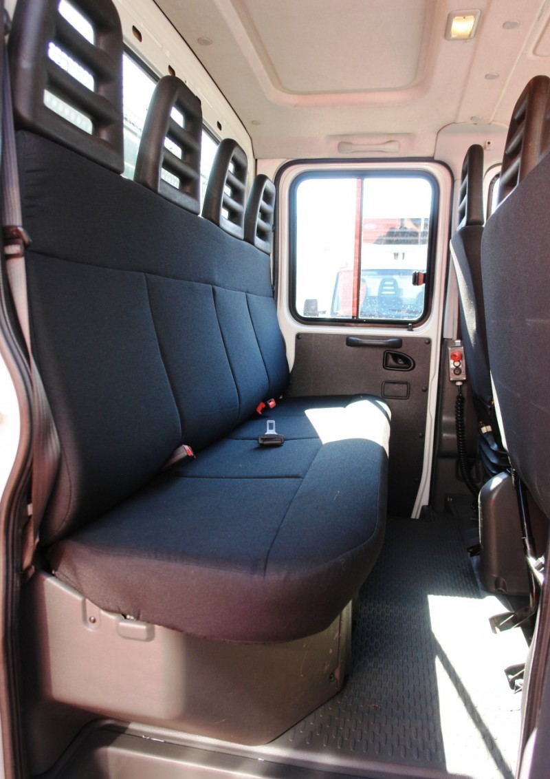 Iveco Daily 35C13 billenős teherautó, Dupla kabin Rakodódaru szerszámos ládában