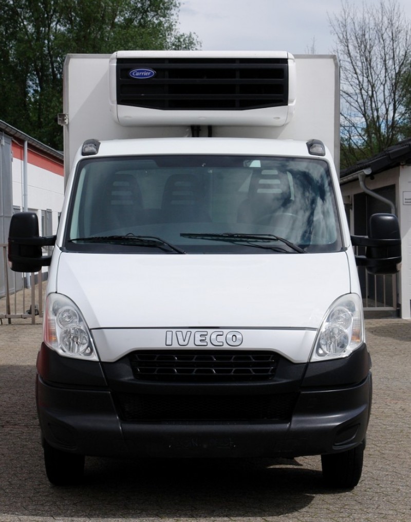 Iveco Daily 35C13 minibus hladnjača Carrier Xarios 600 bočna vrata, Hidraulična rampa Dhollandia 750kg  EURO5