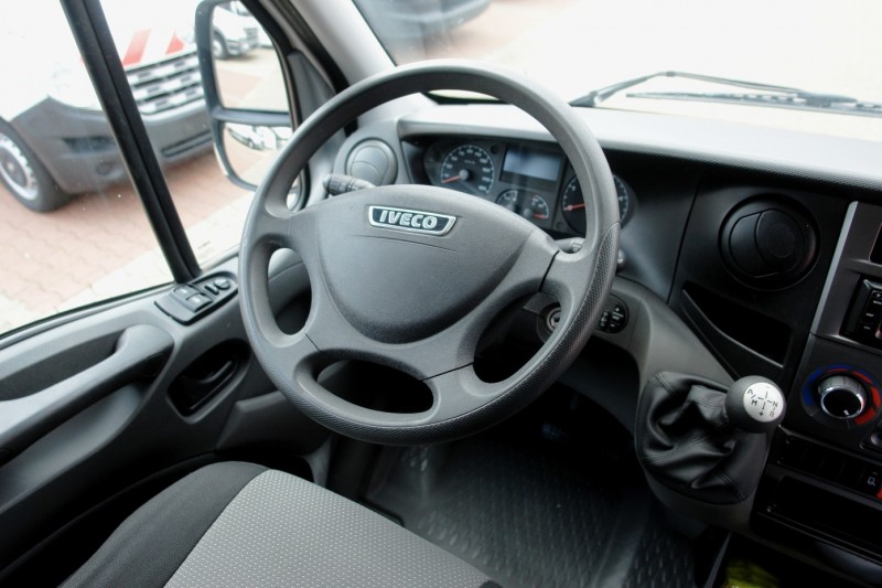 Iveco Daily 35C13 Samochód dostawczy chłodnia Carrier Xarios 600 drzwi boczne, Winda załadowcza Dhollandia 750kg  EURO5