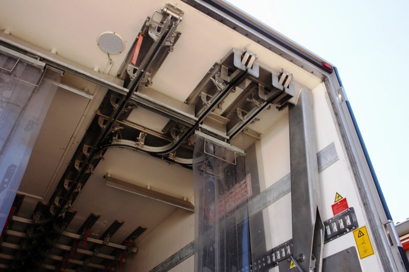 Scania P280 caisse frigo 7,60m Crochets à viande Retardateur! Clim!Hayon!