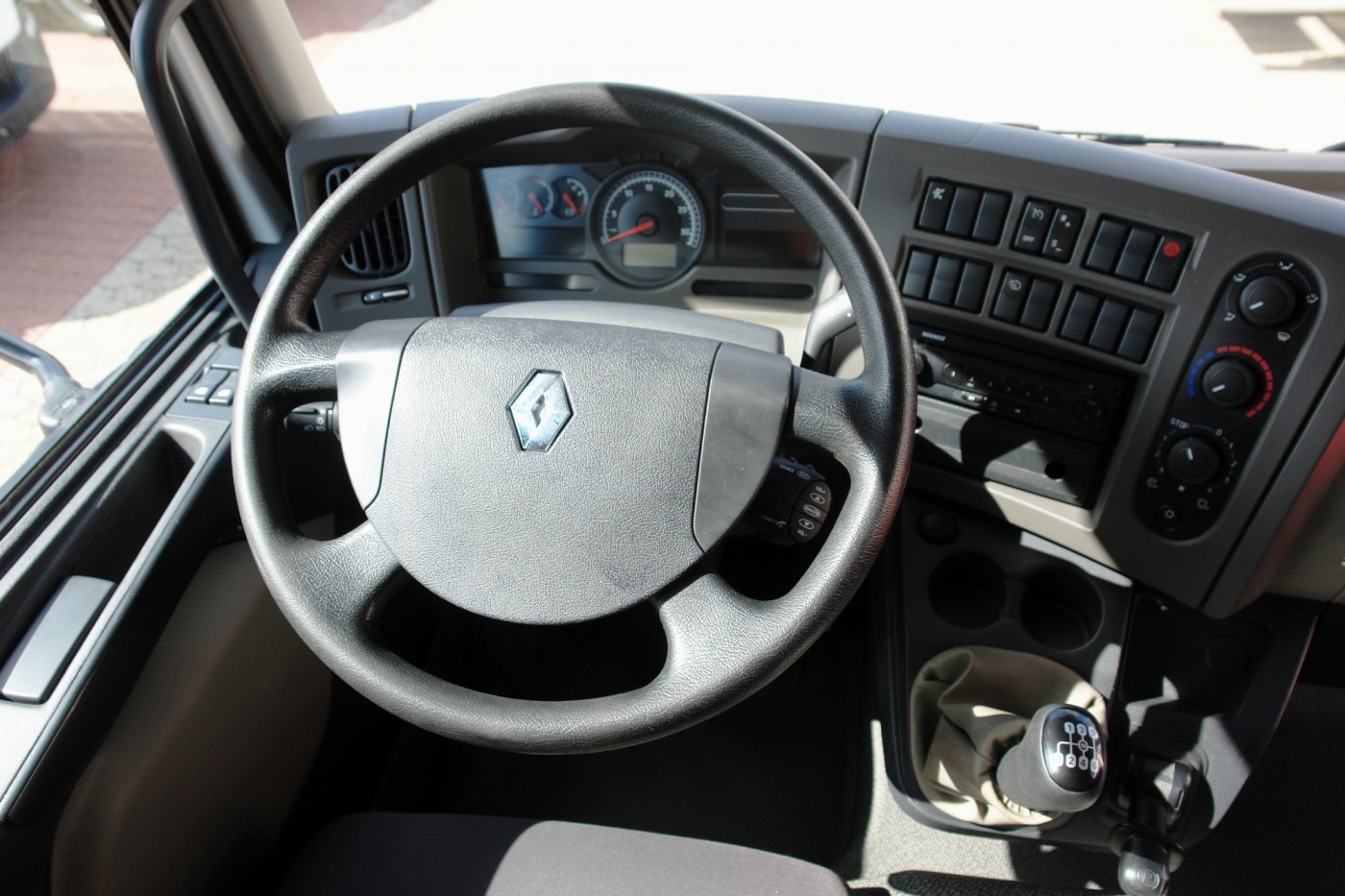 Renault Midlum 180DXi auto dizalica s korpom EN-140-TPC 14m opterećenje košara 200kg Električni pogon klima uređaj EURO5