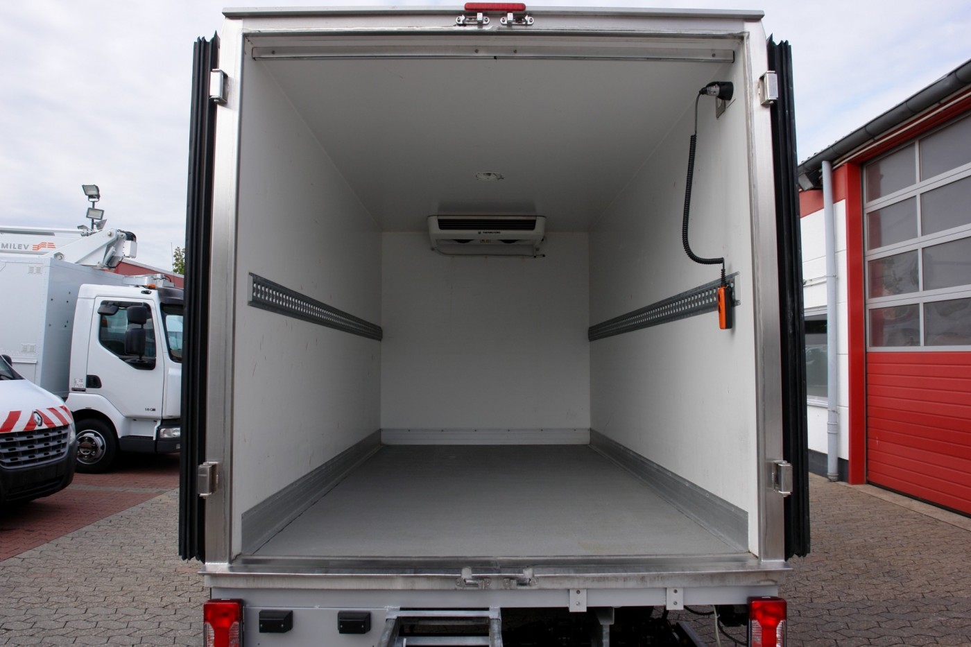 Iveco Daily 35S13 hűtős furgon 3,65m Thermoking V300MAX Emelőhátfal EURO5