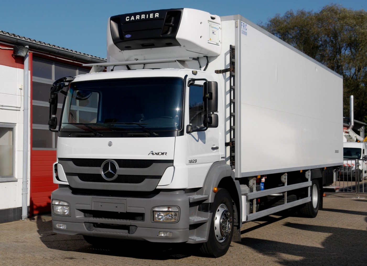Mercedes-Benz - Axor 1829 NL camion frigo 8,70m Carrier Supra 950 Sponda idraulica 1500kg aria condizionata EURO5 