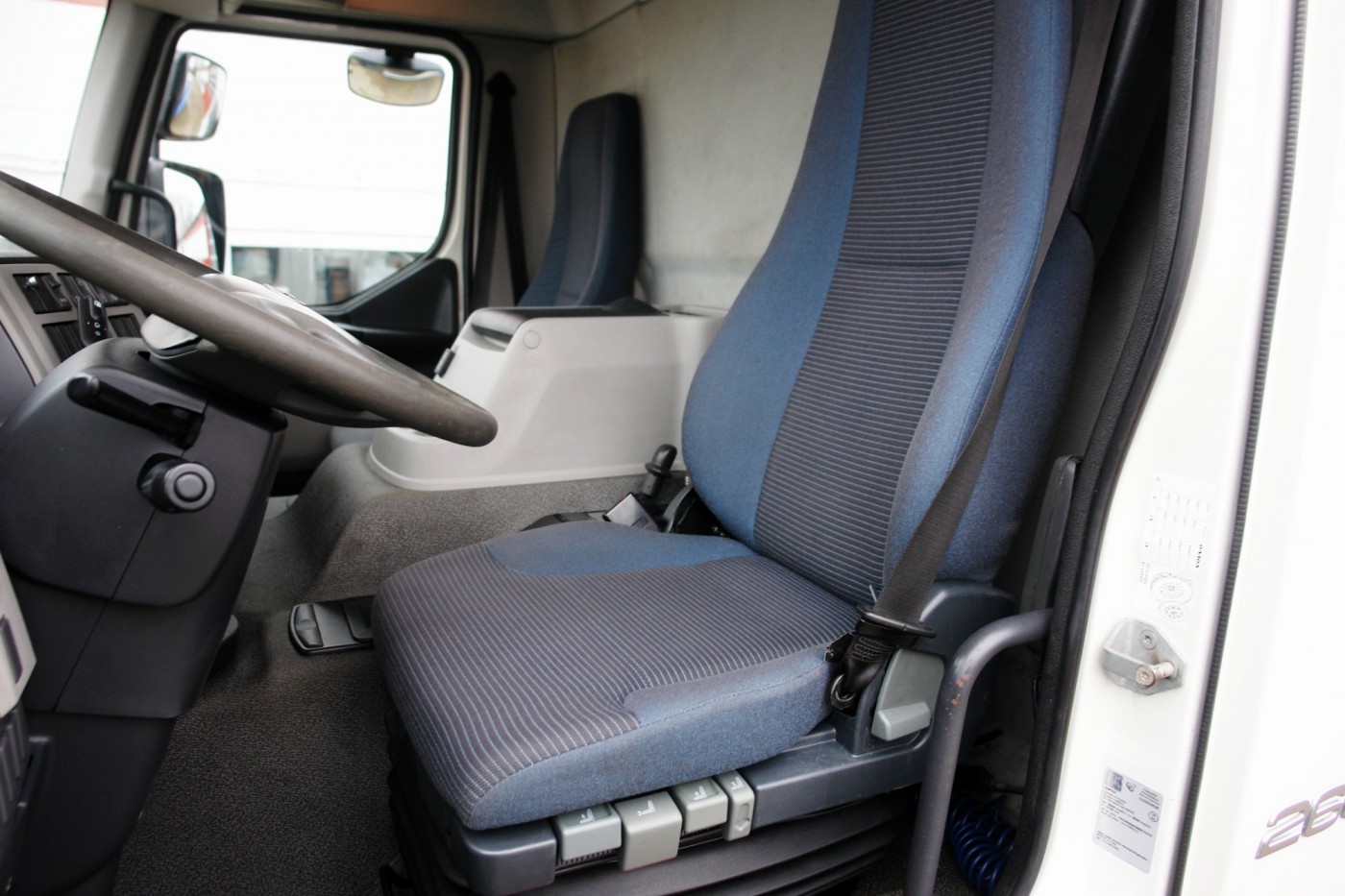 Volvo FE 260 camion per trasporto gas ADR Sospensione pneumatica completa Retarder Aria condizionata EURO5