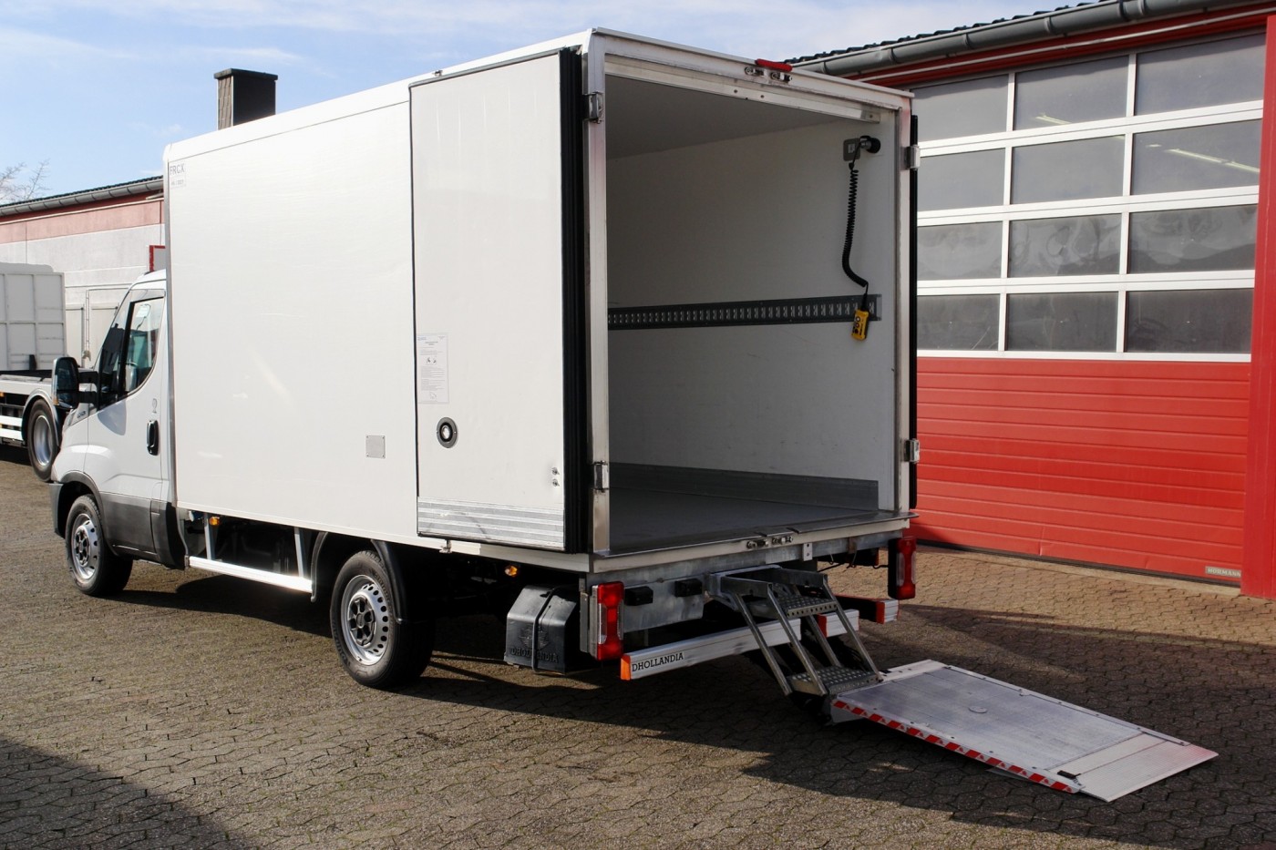 Iveco Daily 35S13 hűtős furgon 3,65m Thermoking V300MAX Emelőhátfala EURO5B+