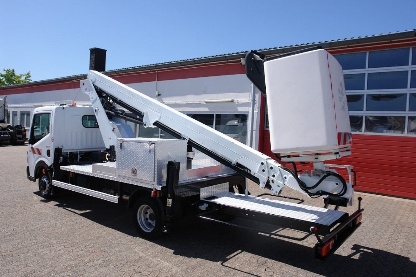 Renault Maxity 120.35 arial working lift VT-55-NE 18m / 2 person basket 200kg / air conditioning / EURO5 TÜV UVV new !