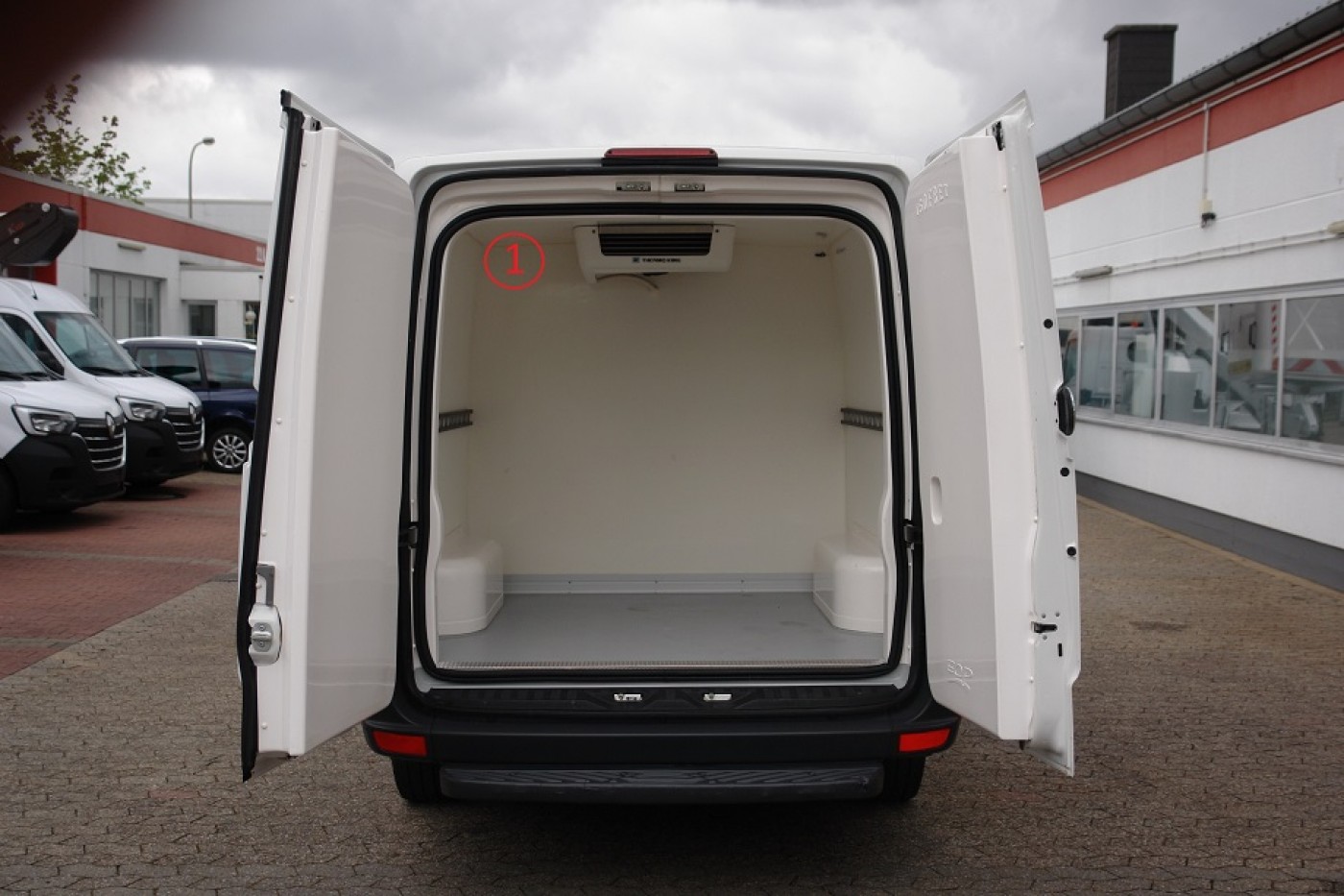 VW Crafter 11o Furgone frigo Refrigerazione farmacia per trasporto medicinali ThermoKing V200MAX