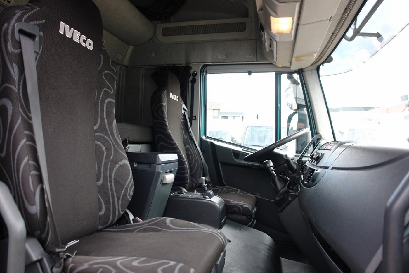 Iveco ML80E22 Camion Fourgon cabine couchage! Hayon 1000Kg! Suspension pneumatique! 
