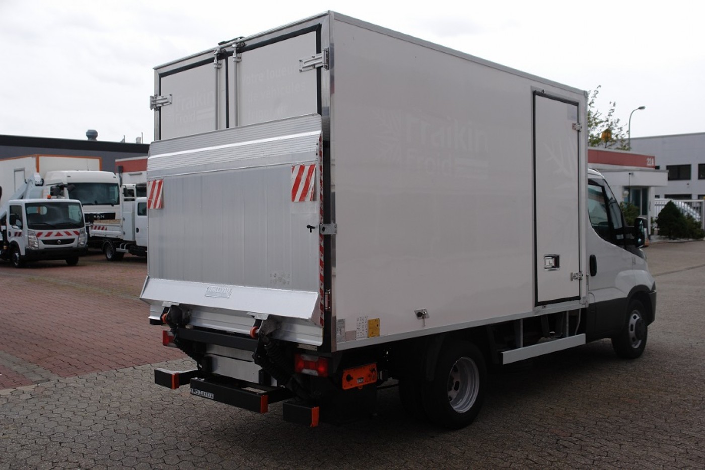 Iveco Daily 35C13 Frysbox Carrier Pulsor 400 baklyft luftkonditionering dubbla däck 6 nya däck EURO5 ! FRC 04/2022 TÜV!
