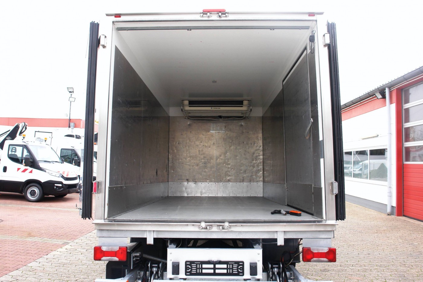 Iveco Daily 70C17 грузовик фургон Закрытый кузов Гидроборт Dhollandia Кондиционер EURO 5 