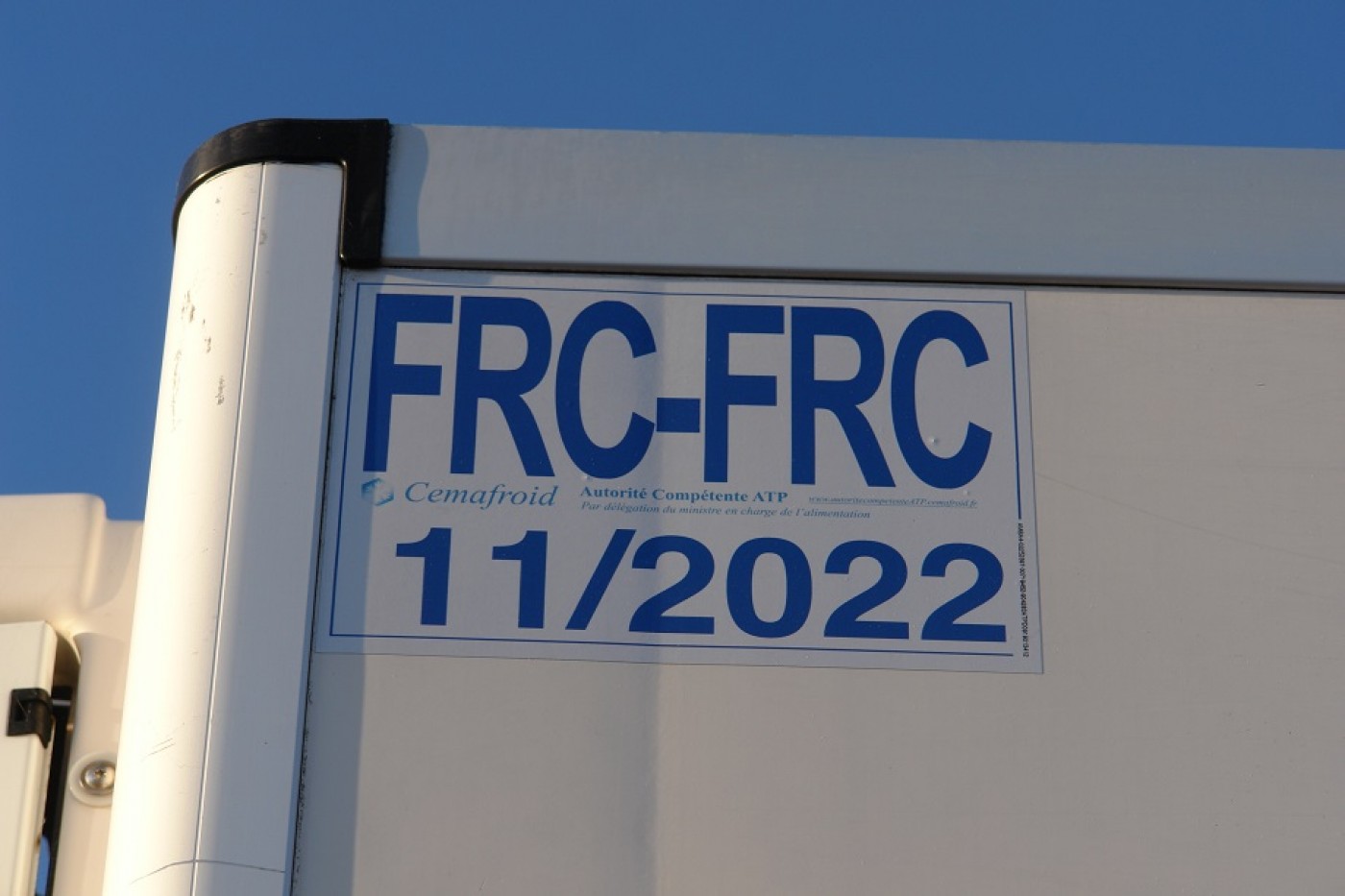 Iveco Daily 70C17 5,30m caisse frigo Carrier Supra 750 Multi-Temperature Silent + 22 ° C -32 ° C EURO5 ATP / FRC 11/2022! 