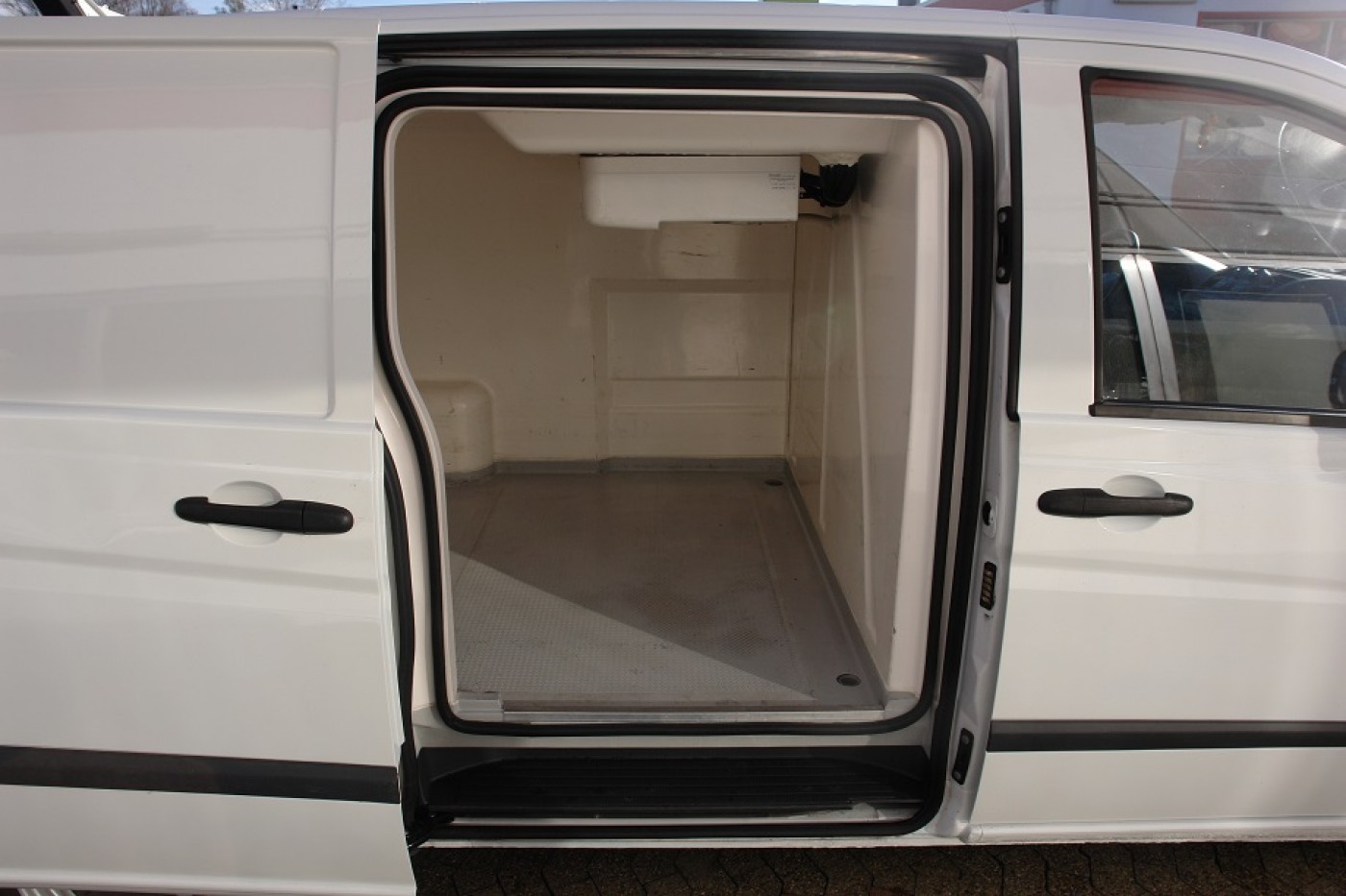 Mercedes-Benz Carrinha congelador Vito 110CDI Thermo King V100 -32 ° C porta lateral estacionária / noturna EURO5 TÜV!