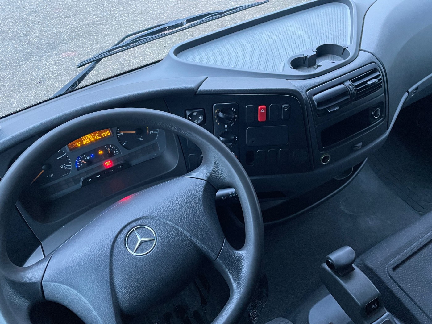 Mercedes-Benz Atego 1218 Kutia e ngrirjes Carrier Supra 850MT 2 temperatura ngritja e bishtit ATP 04/2022