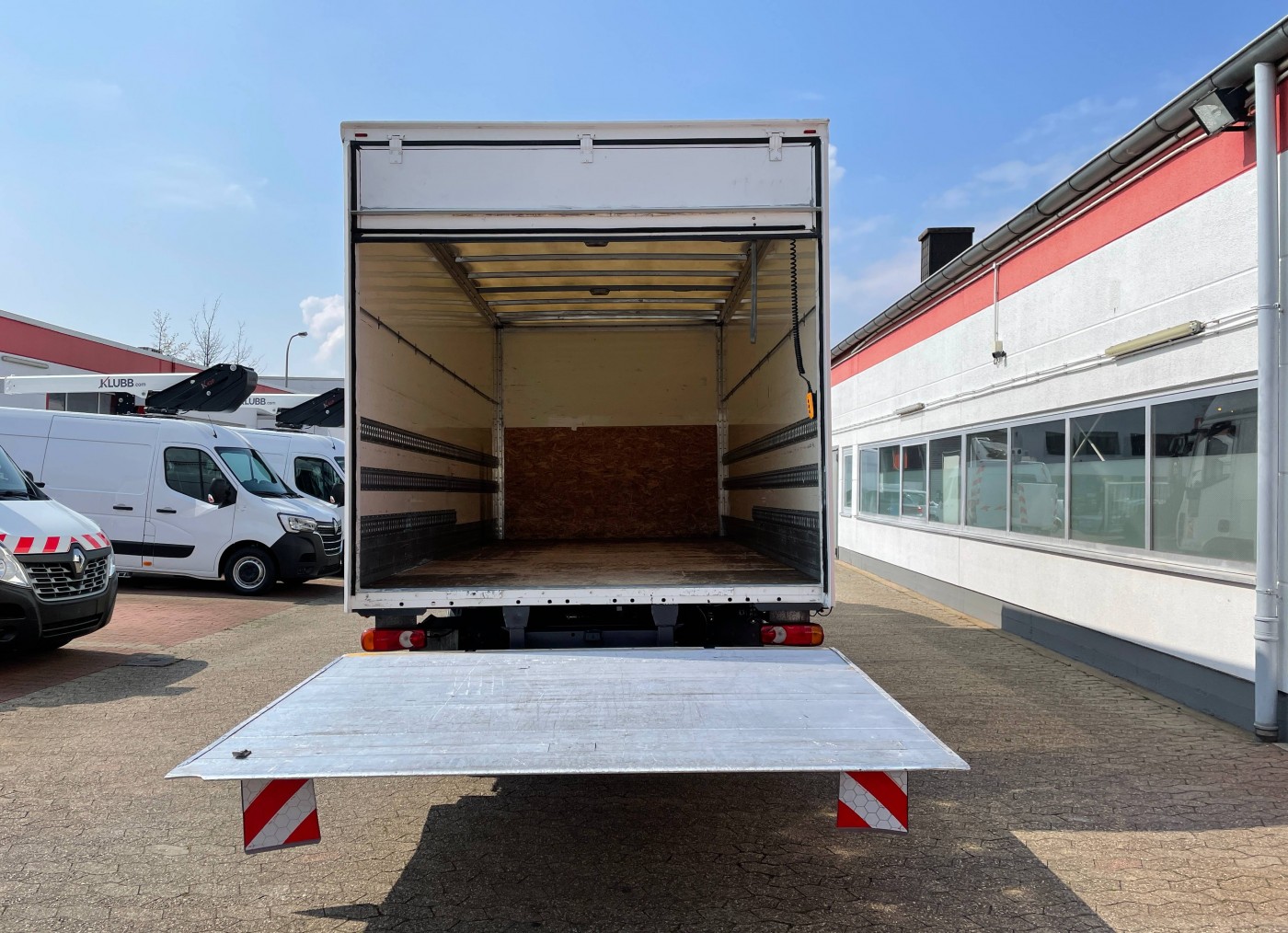 Iveco ML75E18 Camion furgone Sospensioni pneumatiche, Sponda idraulica 1000kg EURO5