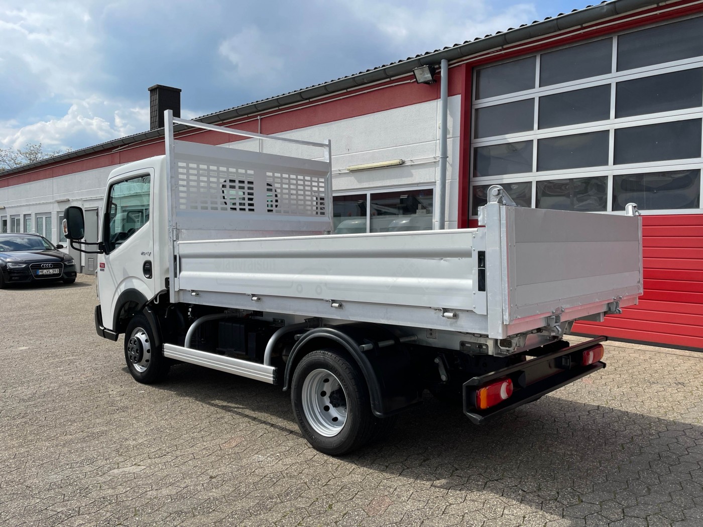 Renault  Maxity 140 DXI tipper 3 seats payload 1400 kg! 