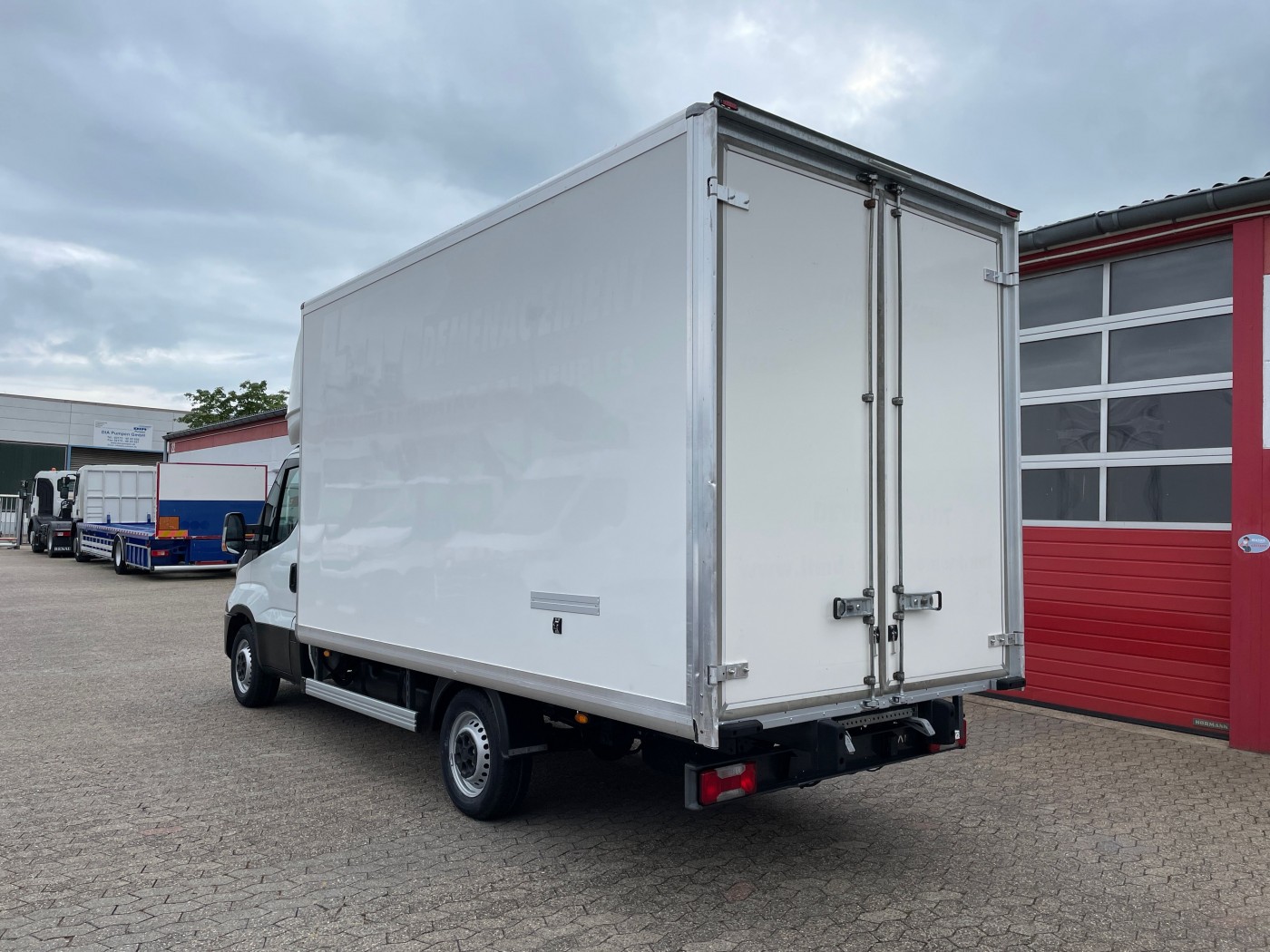 Iveco Daily 35-130 Puerta lateral Trampill EURO 5B+