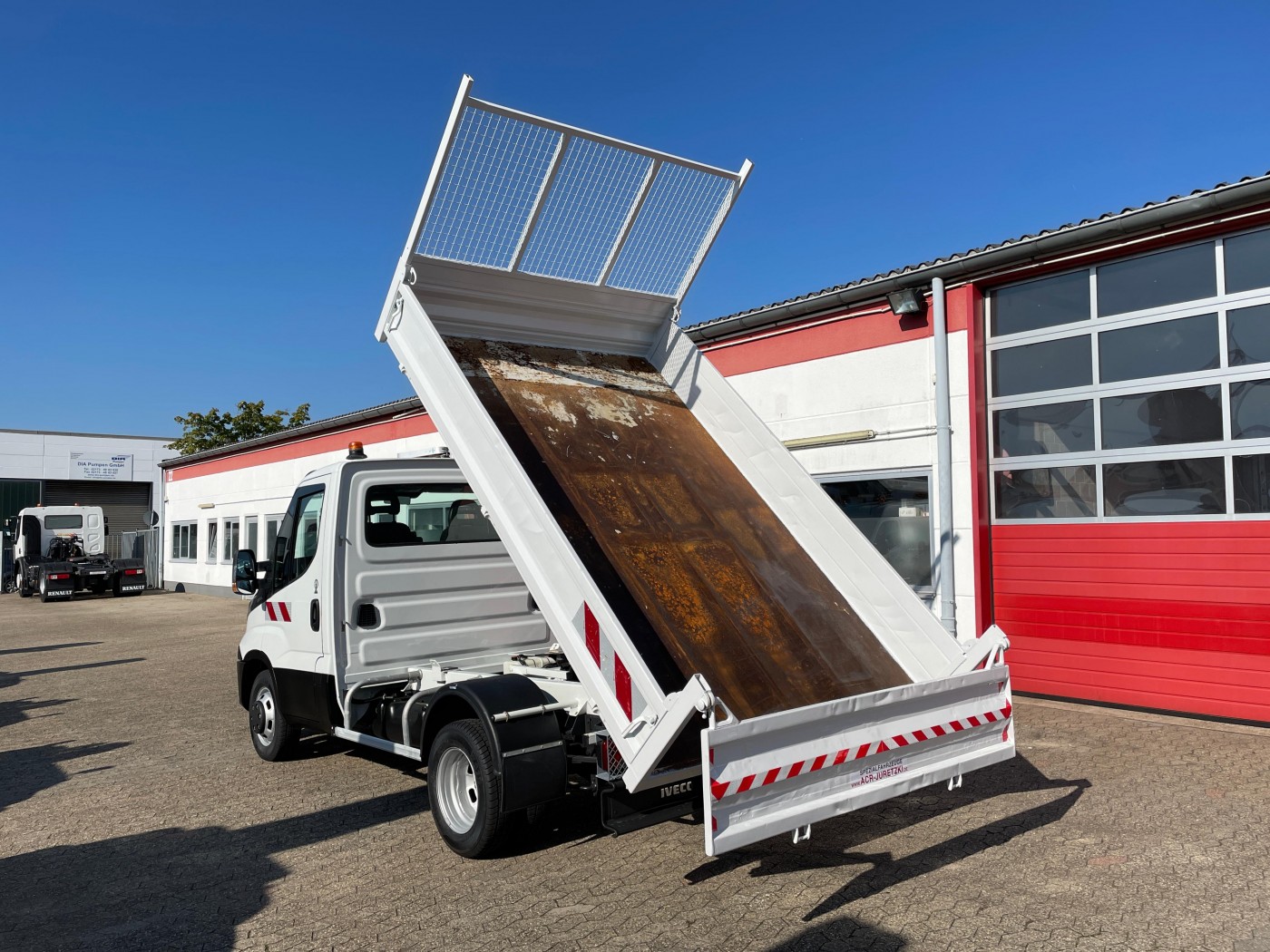 Iveco Daily 35C13 camión volquete 3 plazas 900 kg de carga útil