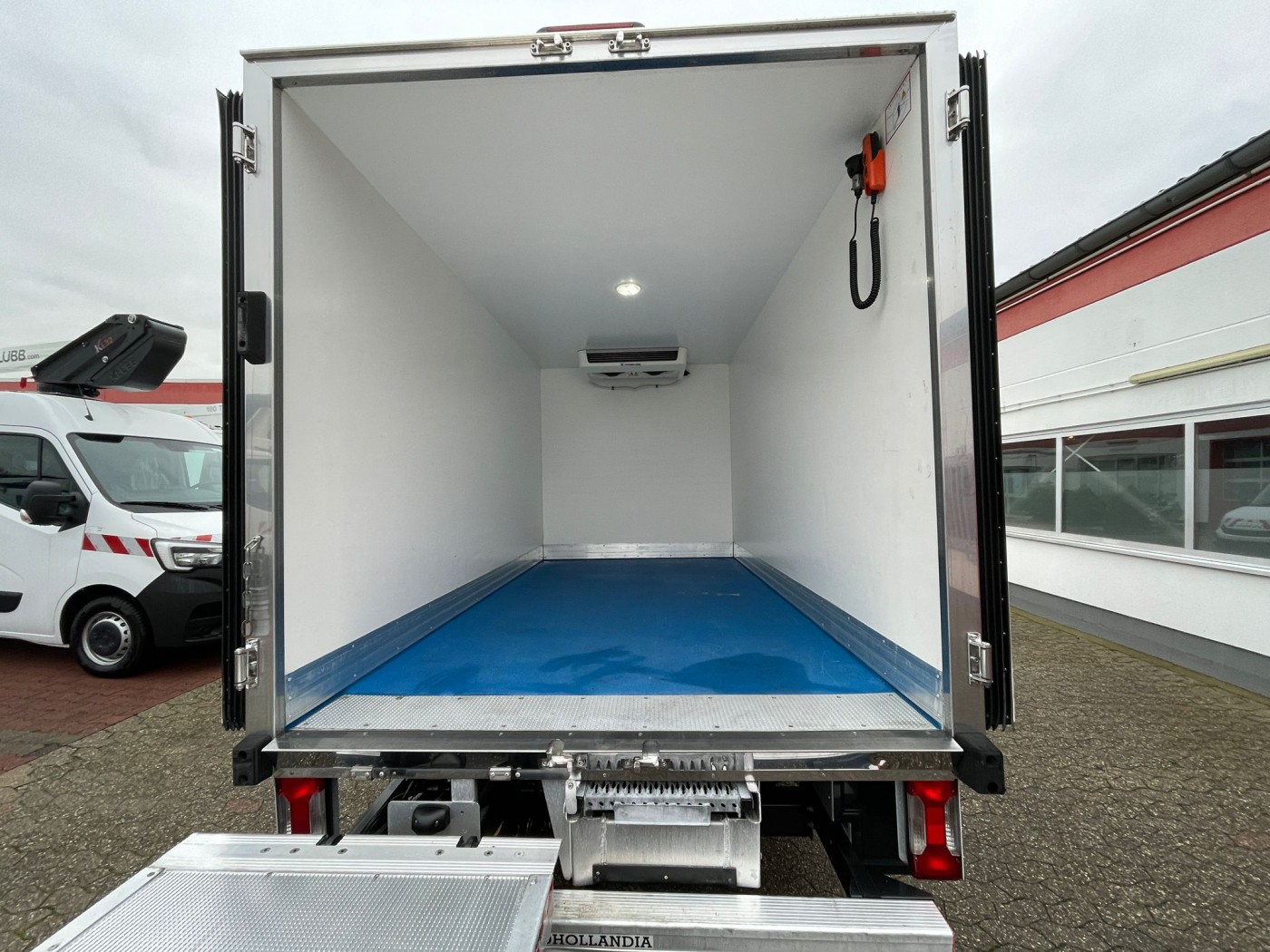 Iveco IVECO Daily 35-140 Hi-Matic freezer case with Thermo King V300 MAX