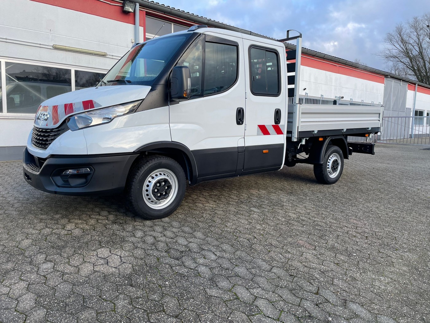 Iveco - DAILY VII 35S14 Benne neuf. EURO6D