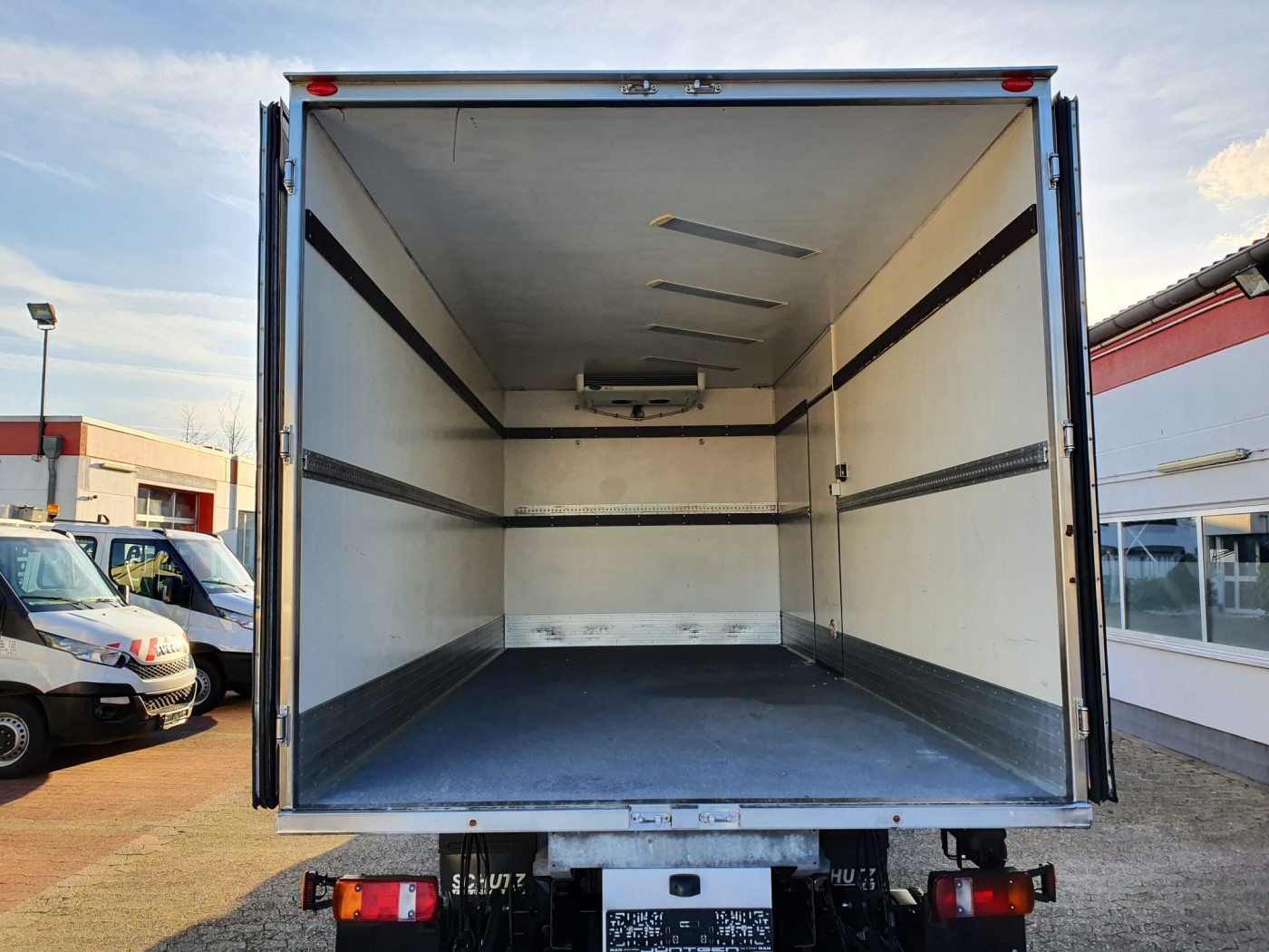 MAN 8.180 box refrigerati per trasporto fiori clima Euro5
