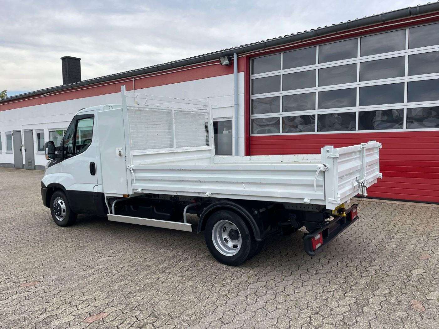 Iveco Daily 35C16 camión volquete 3 plazas EURO 6