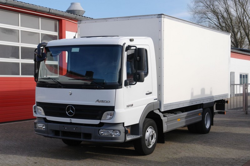 Mercedes-Benz Atego 1018 camión furgón 5,30m Puerta lateral Trampilla elevadora 1500kg EURO5