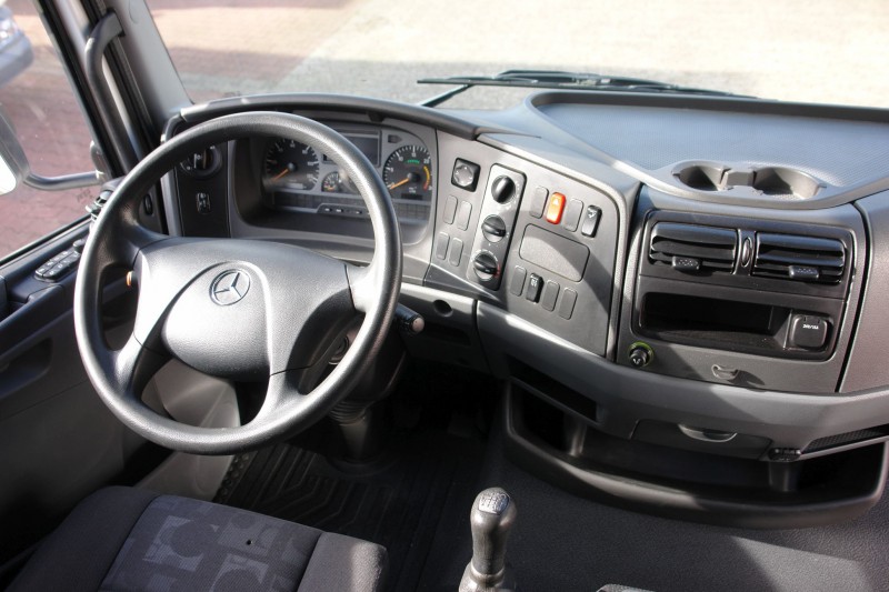 Mercedes-Benz Atego 1018 box 5,30m sidedoor liftgate 1500kg EURO5 TÜV new!