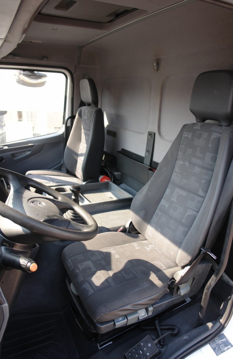 Mercedes-Benz Axor 1829 NL kamion hladnjača 9,70m Carrier Supra 950Mt ručni mjenjač, klima uređaj, Hidraulična rampa