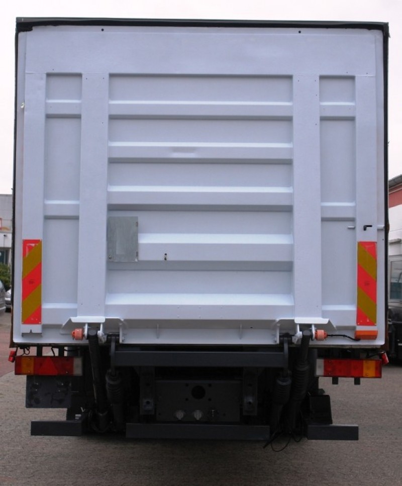 DAF CF 75.310 ciężarówka furgon 8,80m manualna skrzynia biegów Winda załadowcza 2000kg 