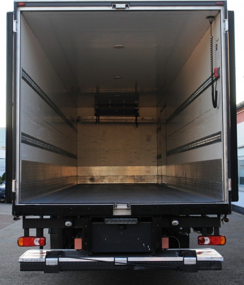Mercedes-Benz Axor 1829 NL camión frigorífico 8,70m Carrier Supra 950 Trampilla elevadora EURO5 