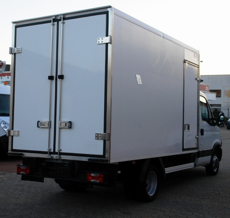 Iveco Daily 35C15 Refrigerator 3,70m Carrier Xarios 600Mt side door EURO5 TÜV new!