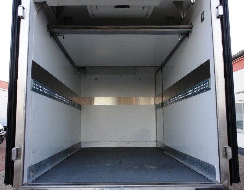Iveco Daily 35C15 Refrigerator 3,70m Carrier Xarios 600Mt side door EURO5 TÜV new!