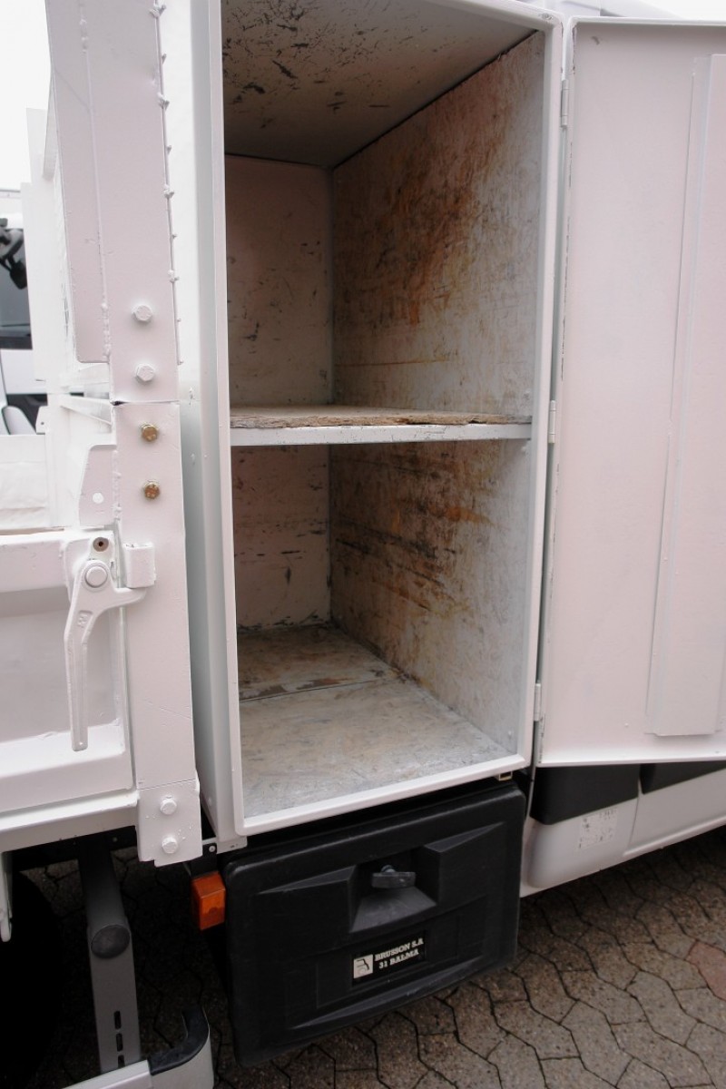 Iveco Daily 65C18 camión volquete, Tridireccional Caja de herramientas Barra de remolque aire acondicionado
