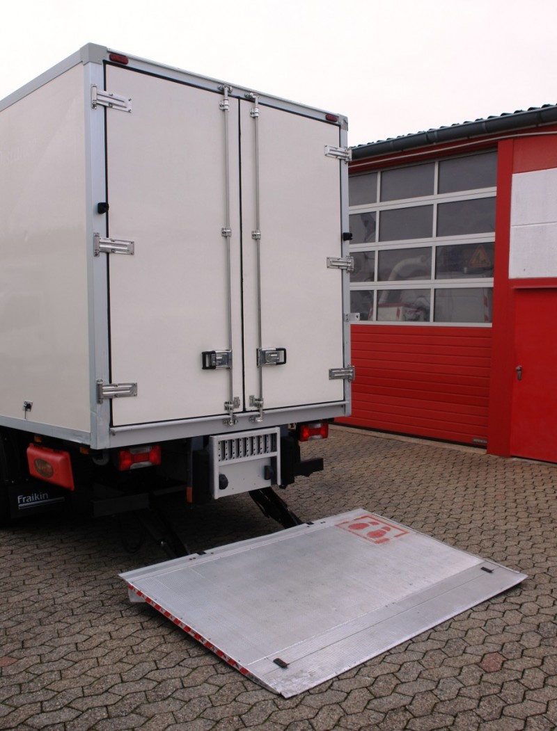 Iveco Daily 70C17 hűtős teherautó  4,10m Carrier Xarios 600 Multi-Temperatur emelőhátfal