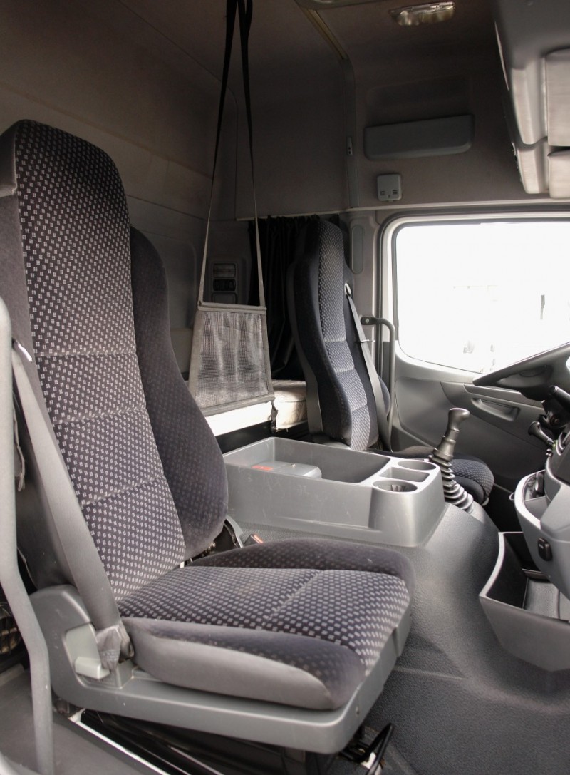 Mercedes-Benz Axor 2533L Ciężarówka podwozie BDF Plandeka Edscha 9,10m Klimatyzacja postojowa manualna skrzynia biegów EURO5